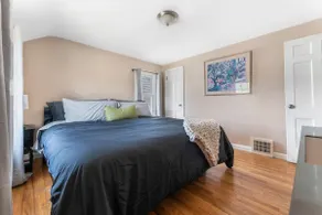 Cozy Home Near Major Hospitals & Universities - Image 4
