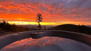 Luxury Guesthouse Retreat w/ Hot tub, Sauna, Views - Image 3