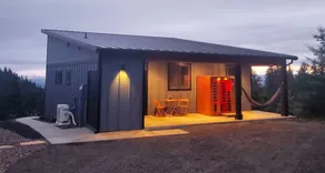 Luxury Guesthouse Retreat w/ Hot tub, Sauna, Views - Image 2