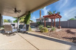 Cannonball! Fun & cozy 4 bedroom house with a pool - Image 4