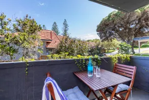 Sunny apartment in quiet location close to beach. - Image 3