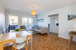 Sunny apartment in quiet location close to beach. - Image 2