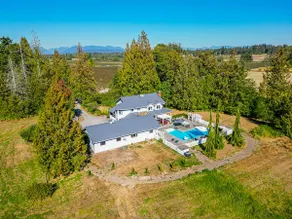 The Willowlands - A Dreamy Holiday Home with Pool - Image 2