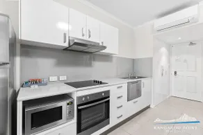 One Bedroom with Wifi & Parking - Image 3