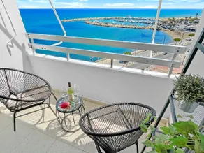 1BR Seafront Apt with community pool - Image 2