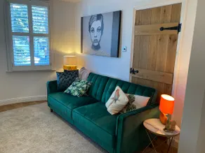 Very central 2-bed house with bags of character - Image 5