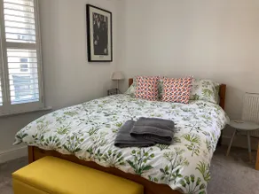 Very central 2-bed house with bags of character - Image 4