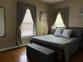 2-bedroom cottage with a gorgeous lake view. - Image 5