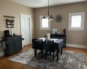 2-bedroom cottage with a gorgeous lake view. - Image 4