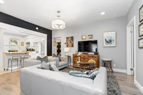 Charming Old Walkerville 2-Bedroom Luxury Suite - Image 2