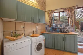 Khaya Umdani Guest Houses - Image 4