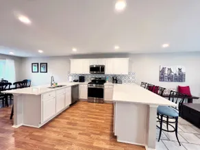 Spacious Living, BBQ, Minutes to DFW Airport, Sleep 16 - Image 5