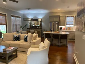 Home in Oakmont subdivision. 3 miles to square - Image 3