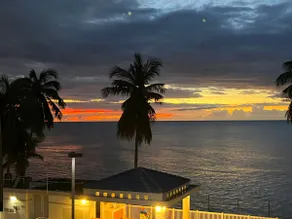 Sea Haven Beachfront Penthouse-Pet Friendly - Image 2