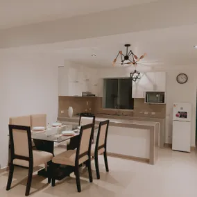 Spacious Apartment 201 near Plaza Mall with garage - Image 3