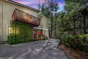 Wonderland: Alice-Themed, Hot Tub, Lake & Forest - Image 2