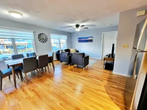 2bd Apt, 3 min walk to train, 7min to airport - Image 2