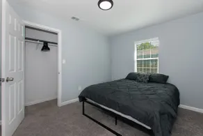Cheerful 3 bedroom w/ dedicated parking! - Image 3