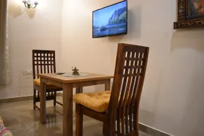 Private Cottage near Mall Road + Mountain View - Image 4