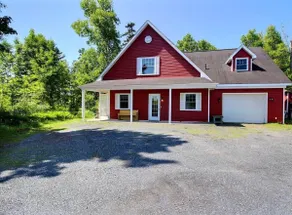 La Baie Cottage with Hot Tub and Sauna - Image 4
