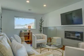 Tulsa Beauty- Middle of Midtown-Next to Brookside! - Image 3