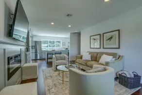 Tulsa Beauty- Middle of Midtown-Next to Brookside! - Image 5