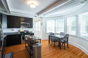 Cool “Blue” 2-bdrm Apt in Suburbs w/Free Parking - Image 4