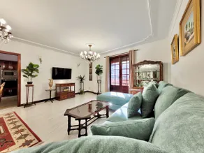 The Balcony House with FREE PARKING - Image 2