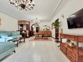 The Balcony House with FREE PARKING - Image 3