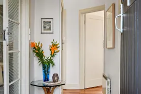 A1 Art Deco 2 Bedroom Apt Sleeps 5 Nimmo1 - Image 4