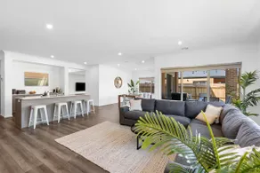 City & Surf Getaway - Luxe, Spacious, Sleeps 12 - Image 4