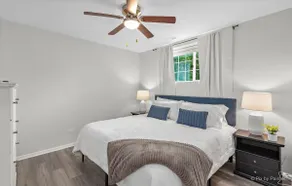 King bed Crystal Lake Mchenry Cary Cozy - Image 3