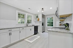 Peaceful Apartment Unit on the Main Level - Image 2