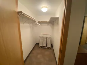 Cozy 1-Bedroom Apartment Near Downtown - Image 3
