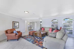 507 Spacious Open Bay Estate with Pool & Hot Tub - Image 4