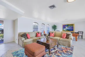 507 Spacious Open Bay Estate with Pool & Hot Tub - Image 3