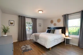 Modern & gorgeous W/ Easy Access to city & airport - Image 3