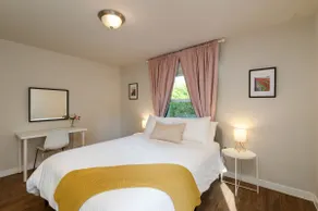 Modern & gorgeous W/ Easy Access to city & airport - Image 4