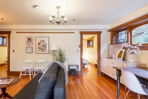 Beautiful Garden Retreat in Kitsilano - Image 3