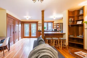Beautiful Garden Retreat in Kitsilano - Image 2