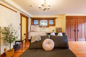 Beautiful Garden Retreat in Kitsilano - Image 4