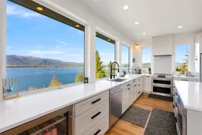 Luxurious home w/ hot tub & boat slip - Image 5