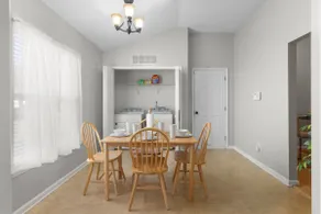 Tasteful 3/2 vacation rental - Image 4