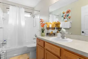 Tasteful 3/2 vacation rental - Image 3