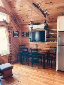 cozy one bedroom one loft lakefront Cabin - Image 5