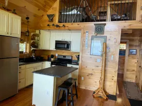 cozy one bedroom one loft lakefront Cabin - Image 3