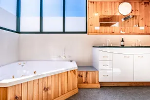 The Boathouse - Freycinet Holiday Houses - Image 2