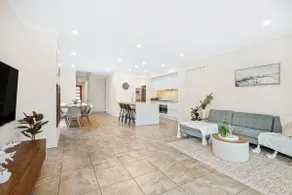 Chic 4 br, 2 storey, ocean view & family friendly - Image 2