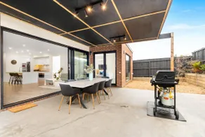 Chic 4 br, 2 storey, ocean view & family friendly - Image 3