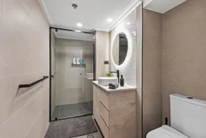 Woolstore Elegance ~ 2Bed/2Bath/1Car ~ Teneriffe - Image 3